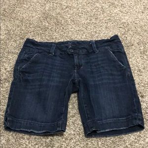 Bermuda jean shorts